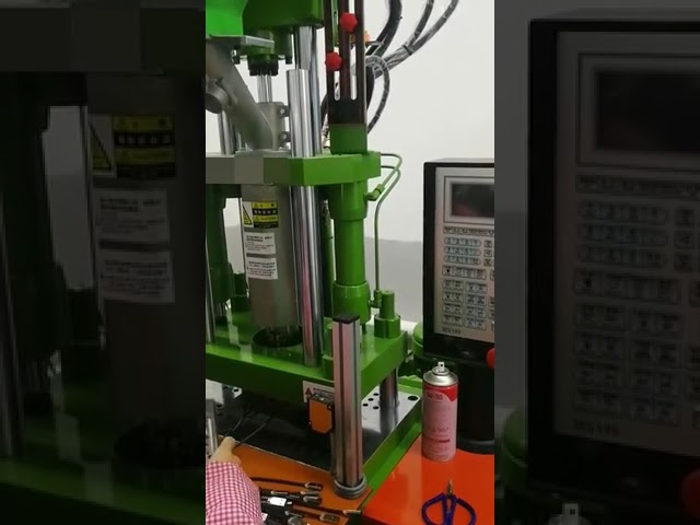 450ST Otomatik Dikey Plastik Enjeksiyon Kalıplama Makinesi - Şarj Cihazı ve Elektronik Parçalar İçin