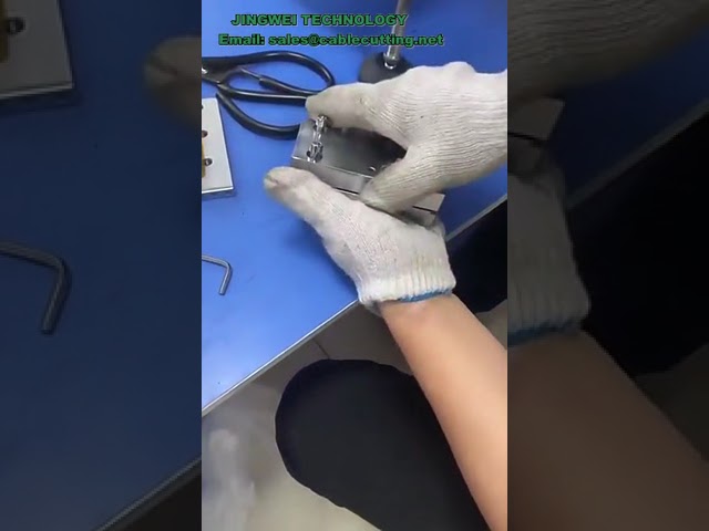Masaüstü Yarı Otomatik Enjeksiyon Makinesi | Küçük Plastik Parça Üretimi (Kulaklık Güç Bileşenleri)