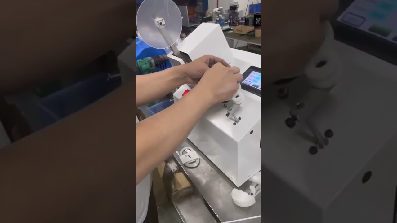 195  Neat & Easy to Operate Data Cable Winder for Apple Cables & More