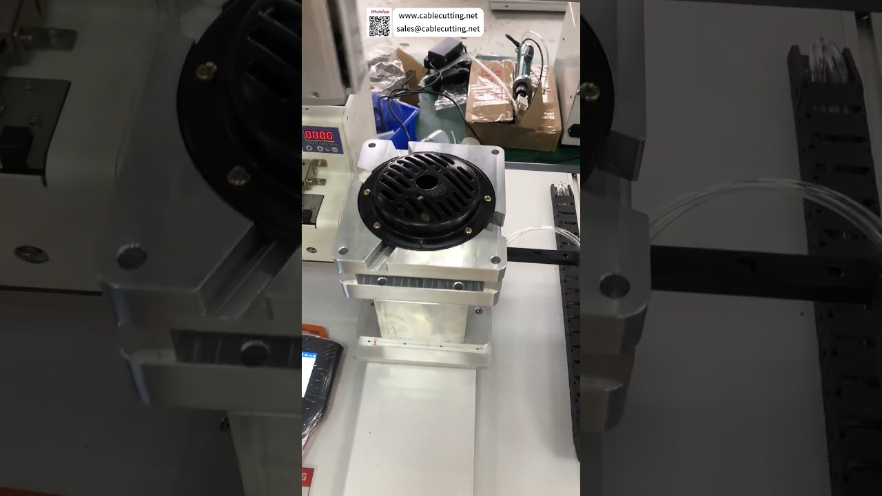 Fabrika Zemininde Otomatik Vidalama Makinesi Testi - Hızlı Kurulum ile Endüstriyel Üretim Sistemi