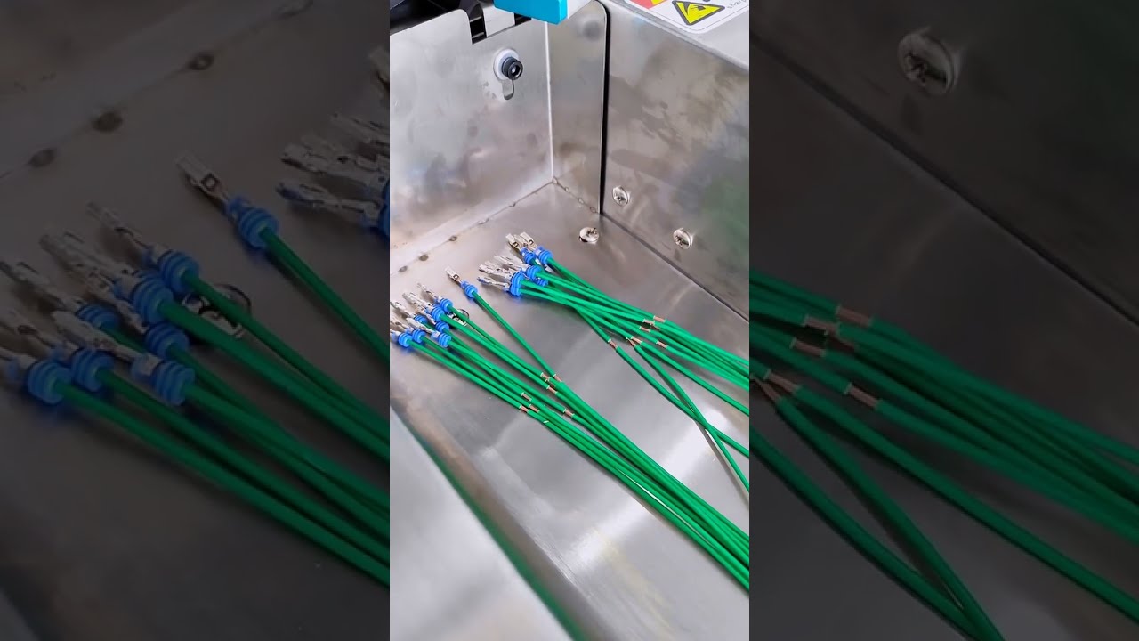 EV Paralel Kablolama İçin Orta Sıyırma ve Yağmur Tapası Takma ile Kablo Demeti İşleme Makinesi #makine